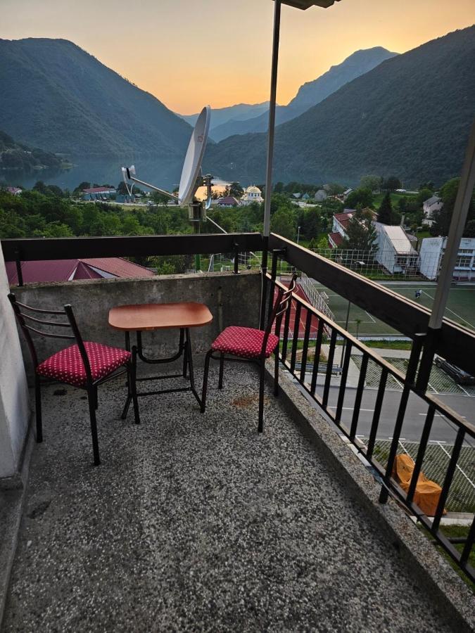 Linden Apartment Плужине Екстер'єр фото