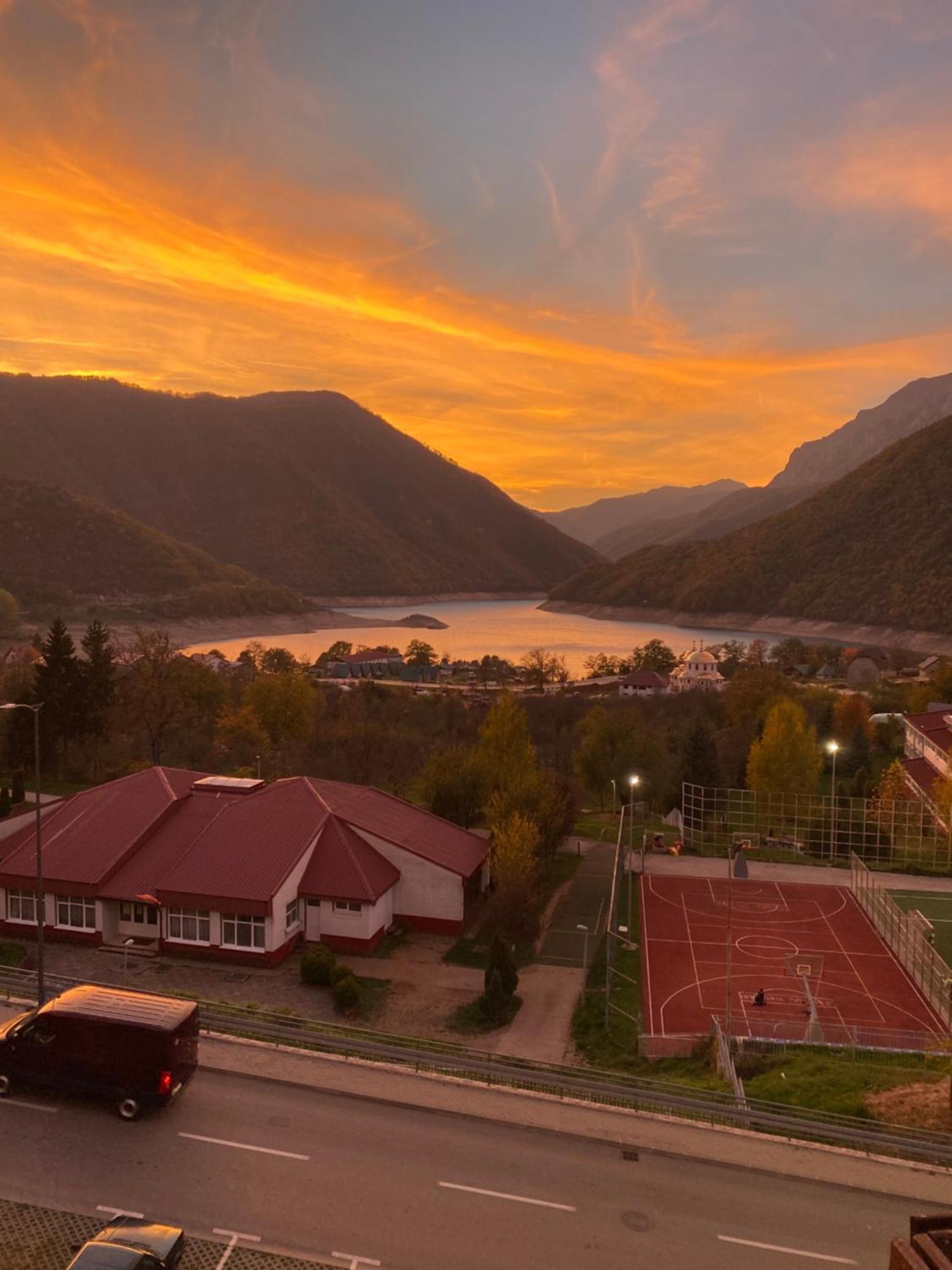 Linden Apartment Плужине Екстер'єр фото