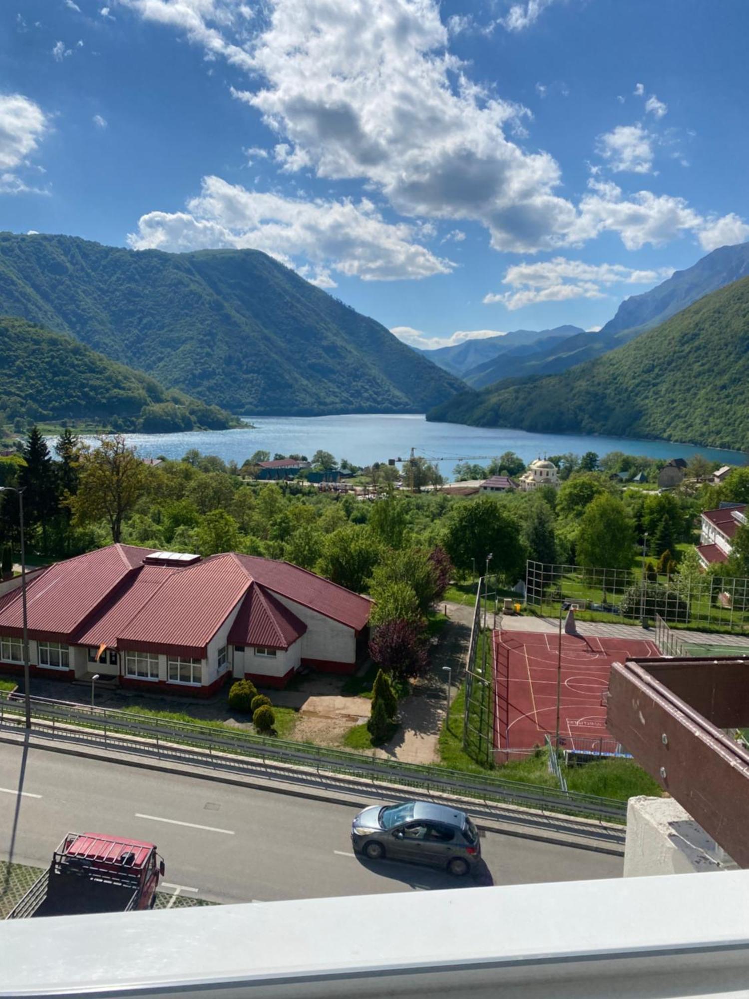 Linden Apartment Плужине Екстер'єр фото